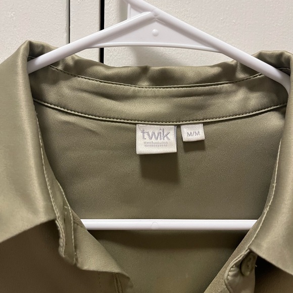 Longsleeve sage green satin button up - Picture 4 of 8